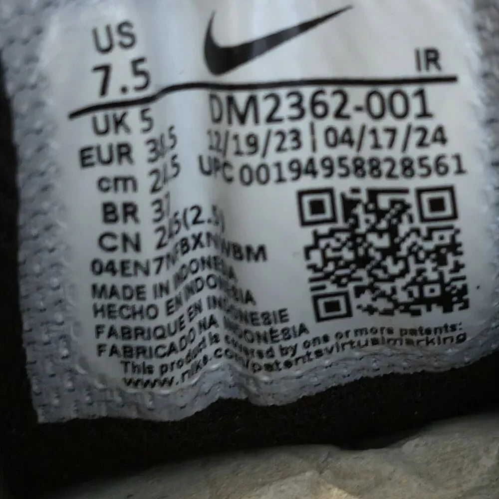 Nike Air Max Plus Black White DM2362-001 Women's Size 7.5